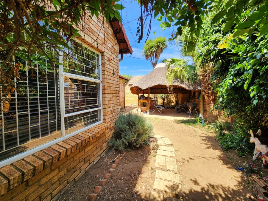 3 Bedroom Property for Sale in Wilgeheuwel Gauteng