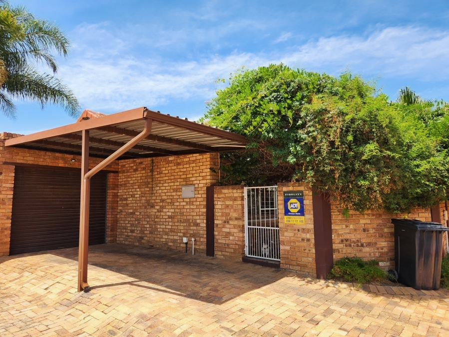 3 Bedroom Property for Sale in Wilgeheuwel Gauteng