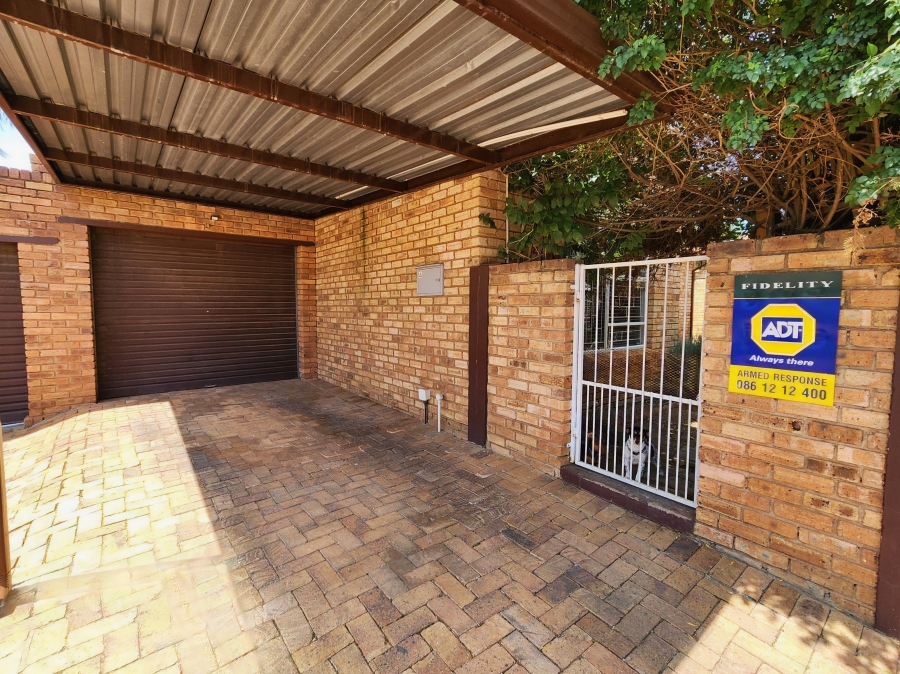 3 Bedroom Property for Sale in Wilgeheuwel Gauteng