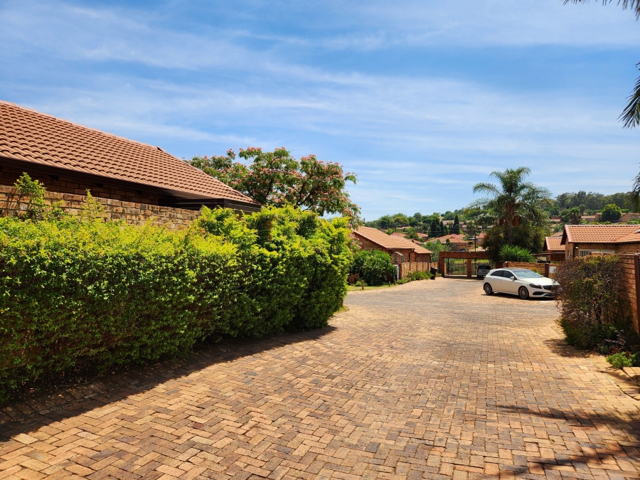 3 Bedroom Property for Sale in Wilgeheuwel Gauteng