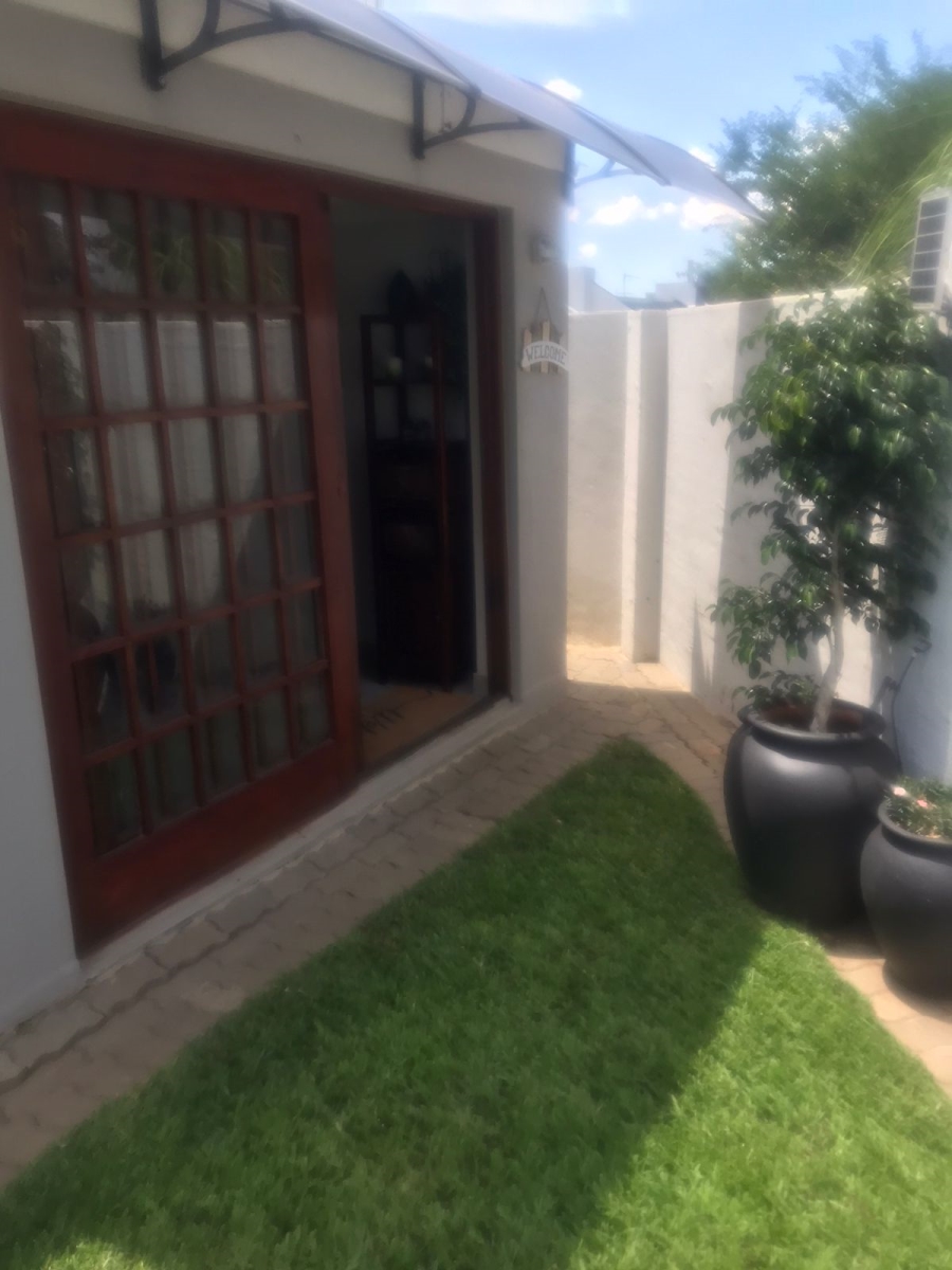 To Let 1 Bedroom Property for Rent in Lonehill Gauteng