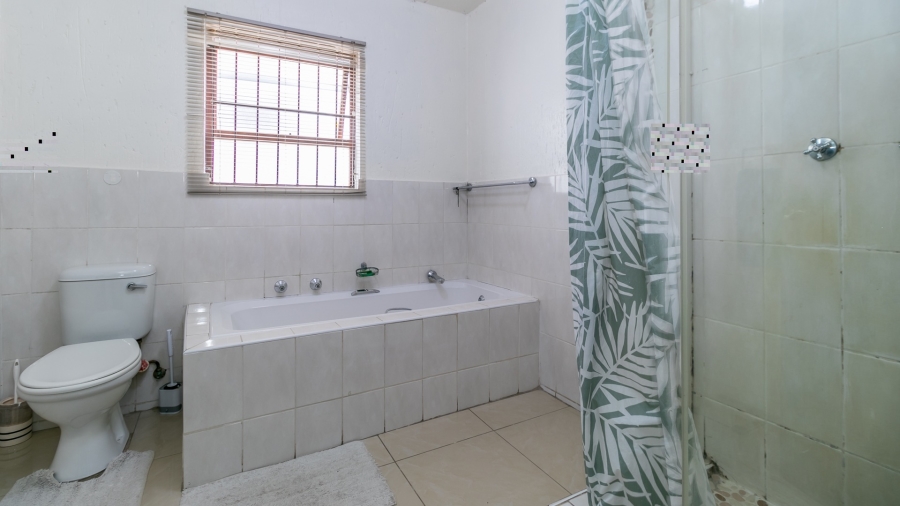 2 Bedroom Property for Sale in Vorna Valley Gauteng