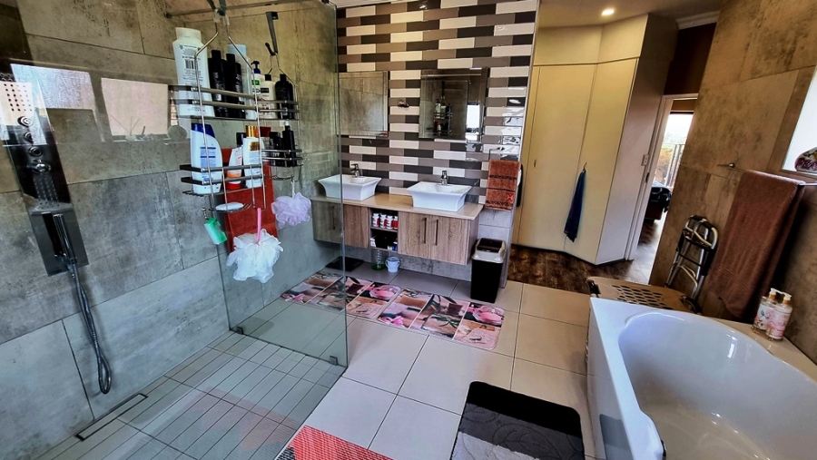 4 Bedroom Property for Sale in Eldoraigne Gauteng