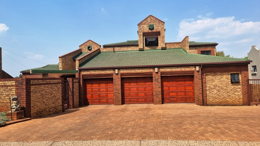 4 Bedroom Property for Sale in Eldoraigne Gauteng