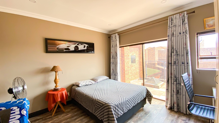 4 Bedroom Property for Sale in Eldoraigne Gauteng