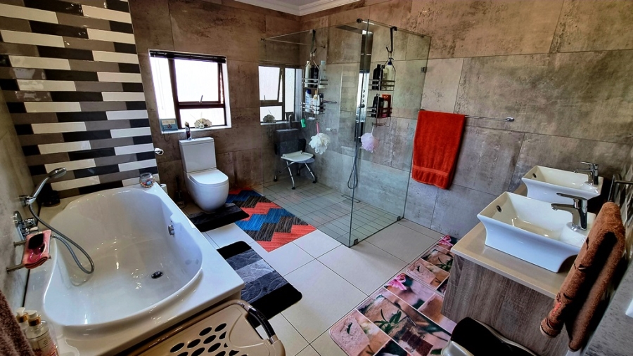 4 Bedroom Property for Sale in Eldoraigne Gauteng