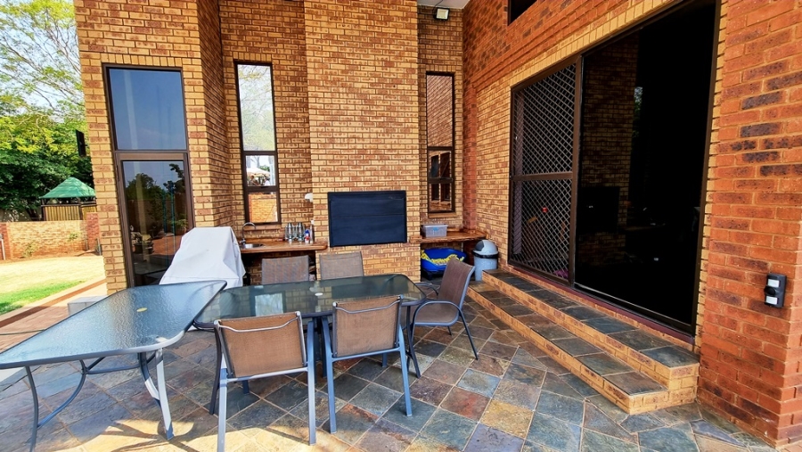 4 Bedroom Property for Sale in Eldoraigne Gauteng