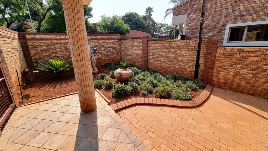 4 Bedroom Property for Sale in Eldoraigne Gauteng