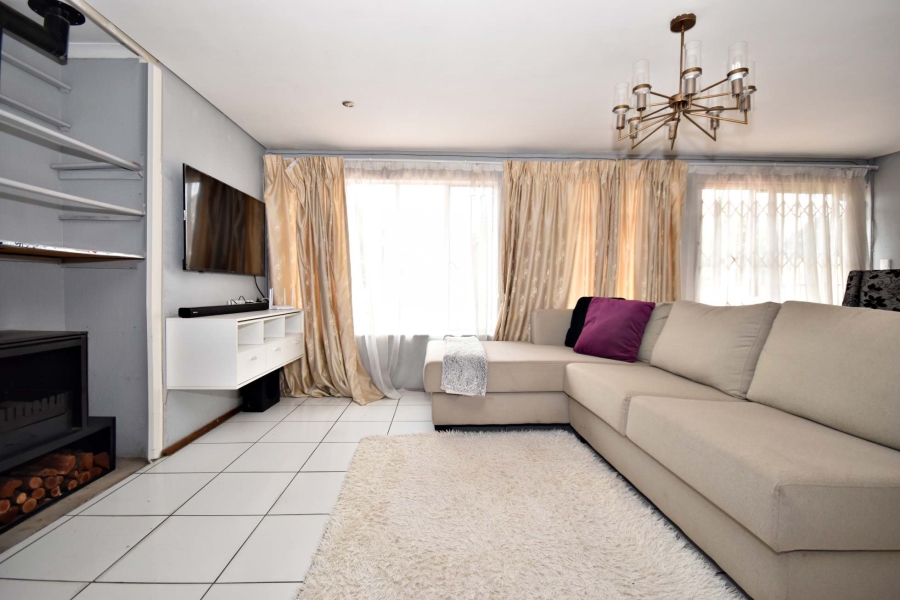 3 Bedroom Property for Sale in Bloubosrand Gauteng