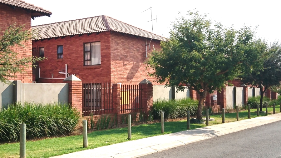 2 Bedroom Property for Sale in Albertsdal Gauteng