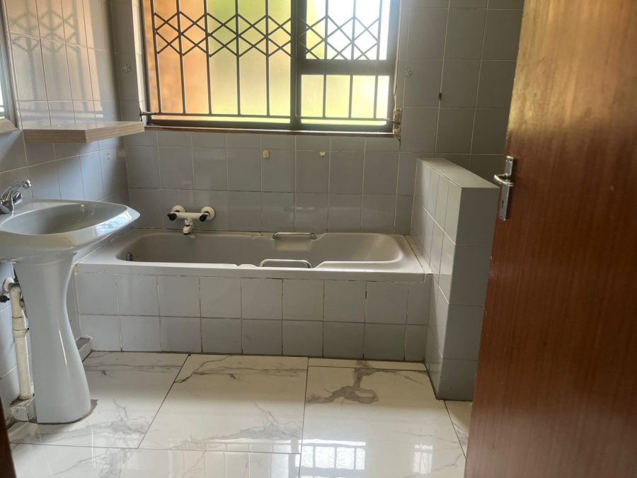 To Let 3 Bedroom Property for Rent in Buccleuch Gauteng