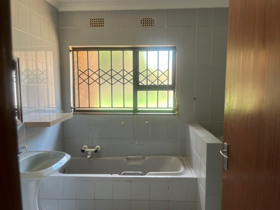 To Let 3 Bedroom Property for Rent in Buccleuch Gauteng