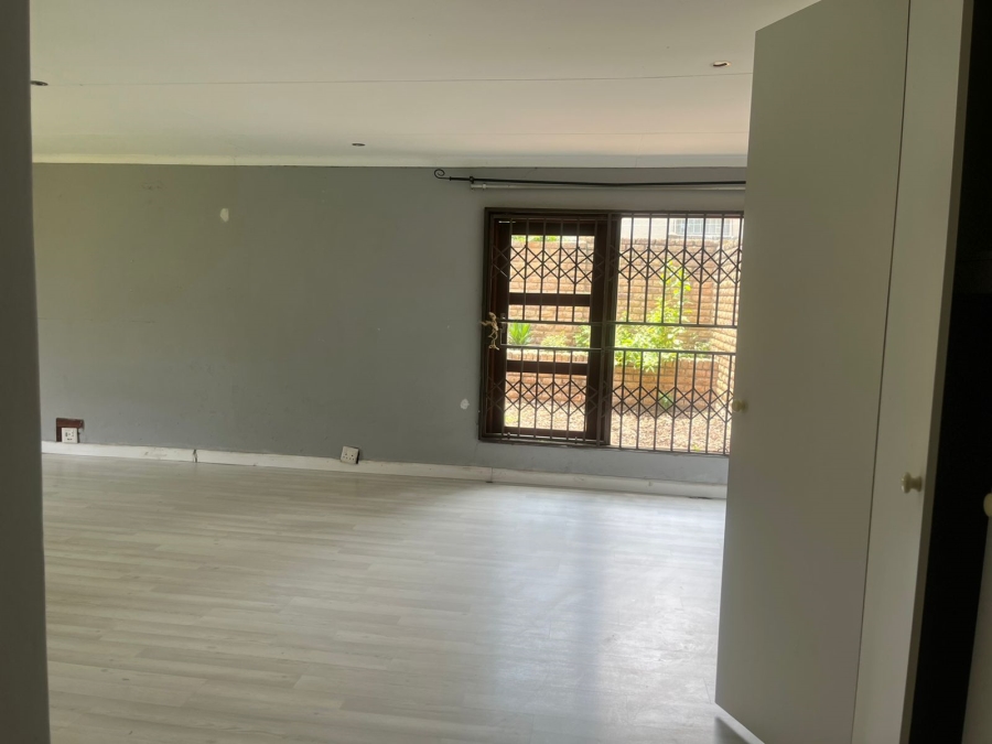 To Let 3 Bedroom Property for Rent in Buccleuch Gauteng