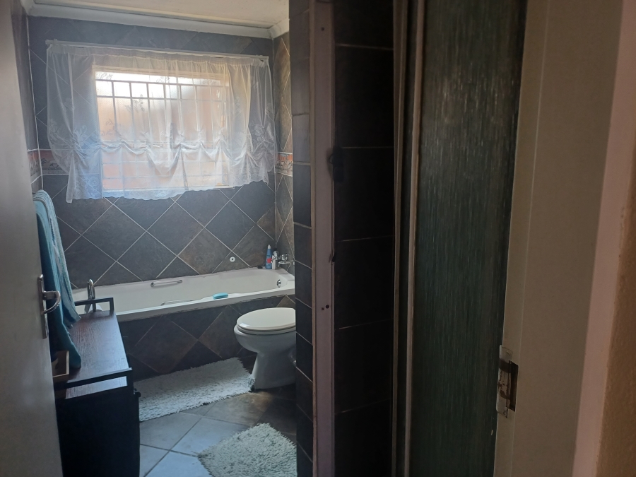 To Let 2 Bedroom Property for Rent in Ferndale Gauteng