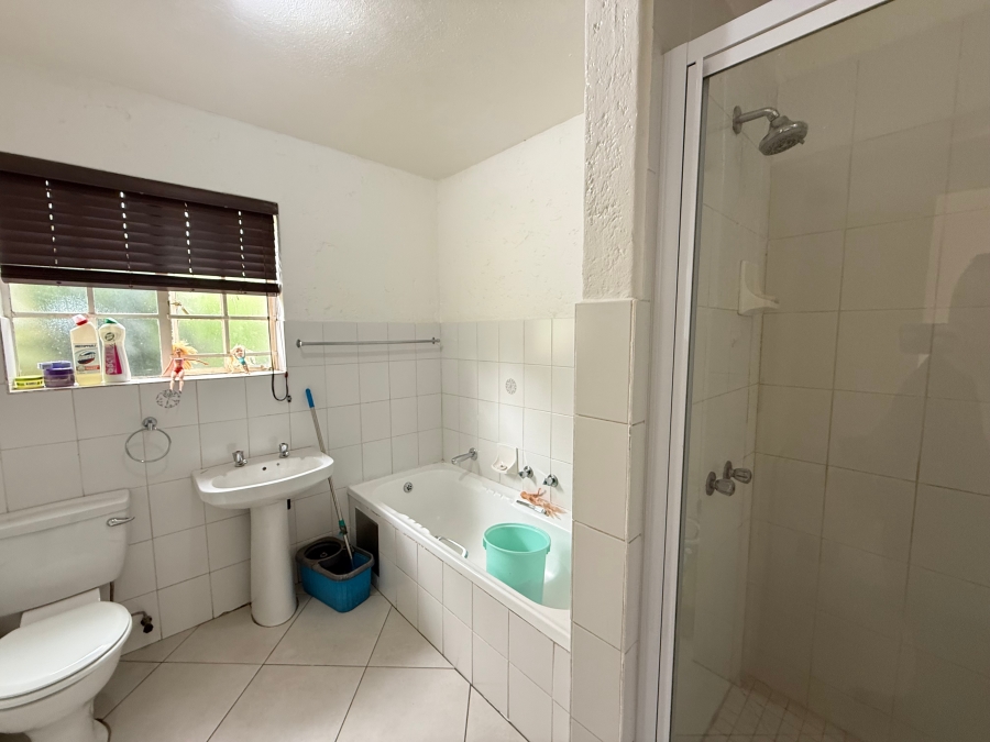 2 Bedroom Property for Sale in Bassonia Gauteng