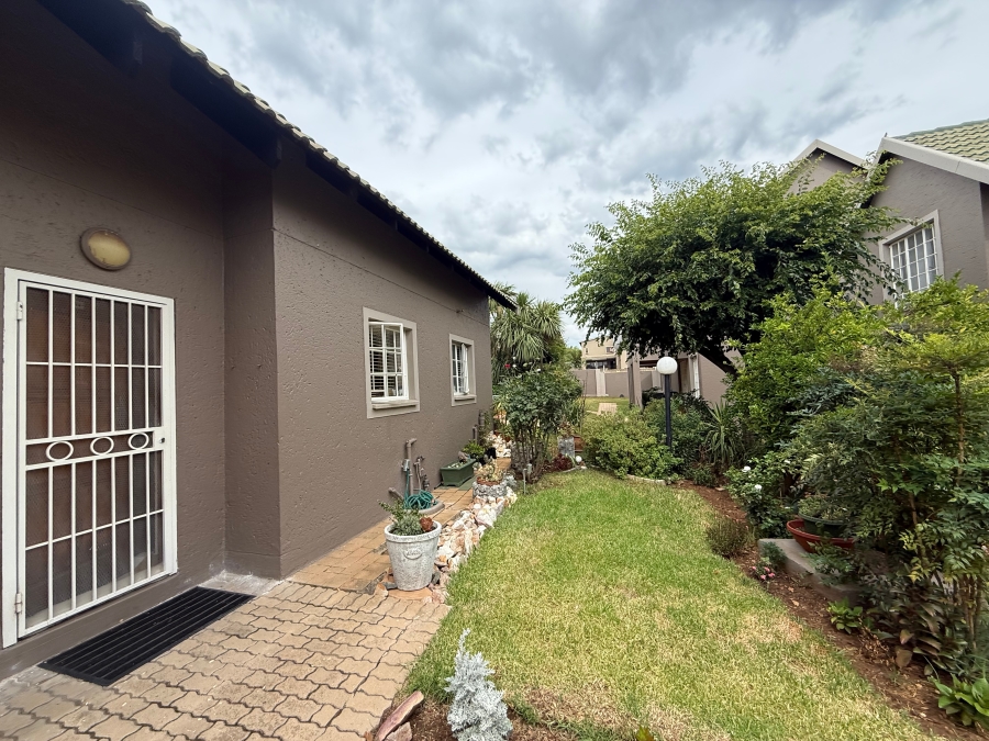 2 Bedroom Property for Sale in Bassonia Gauteng