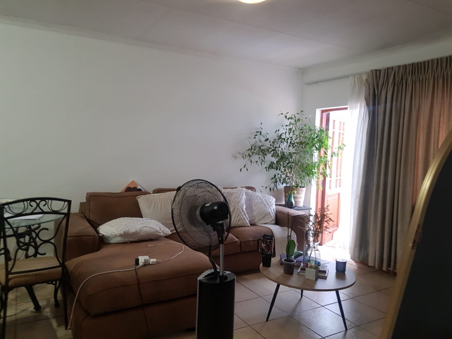 2 Bedroom Property for Sale in Rosslyn Gauteng