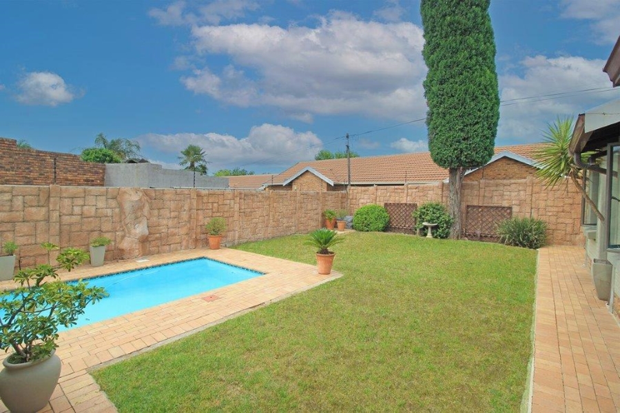 3 Bedroom Property for Sale in Marais Steyn Park Gauteng