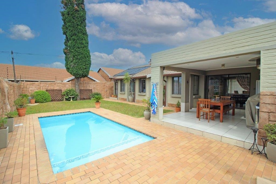 3 Bedroom Property for Sale in Marais Steyn Park Gauteng