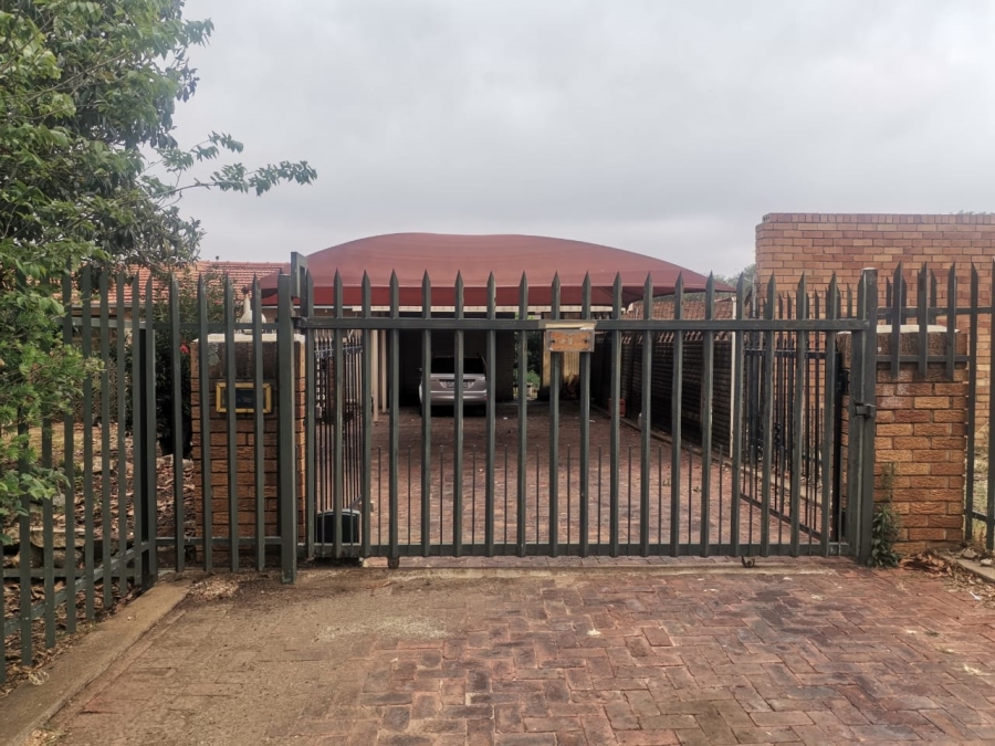 3 Bedroom Property for Sale in Casseldale Gauteng