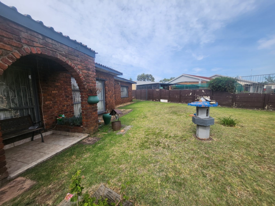 4 Bedroom Property for Sale in Strubenvale Gauteng