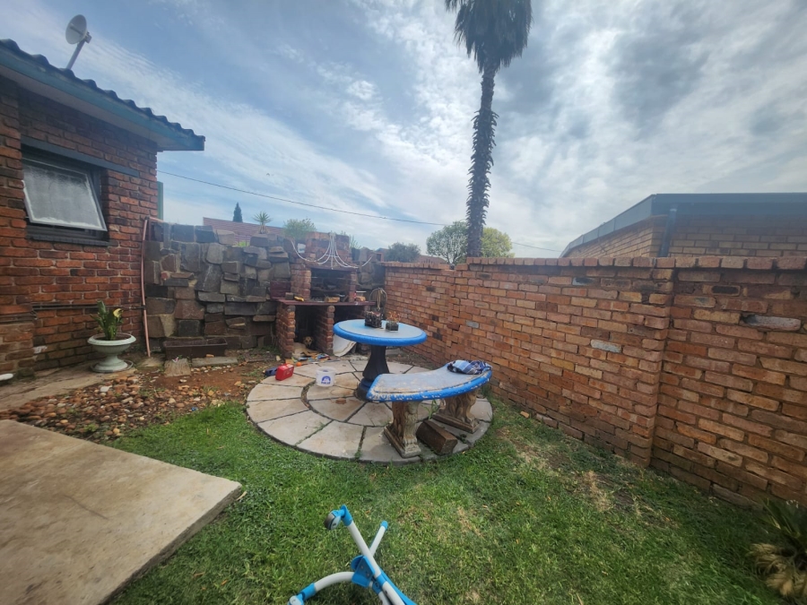 4 Bedroom Property for Sale in Strubenvale Gauteng