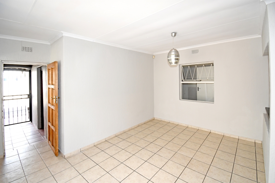 3 Bedroom Property for Sale in Fontainebleau Gauteng