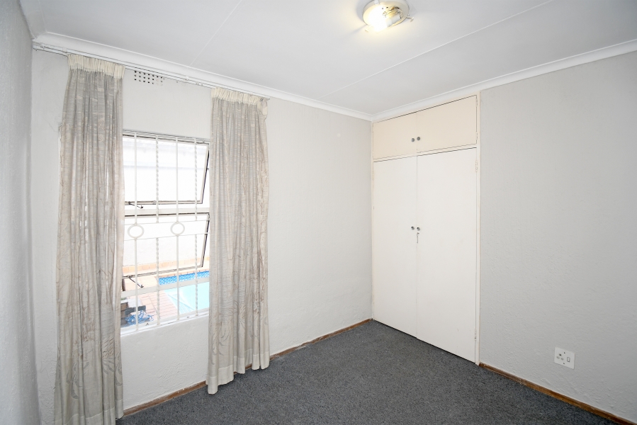 3 Bedroom Property for Sale in Fontainebleau Gauteng