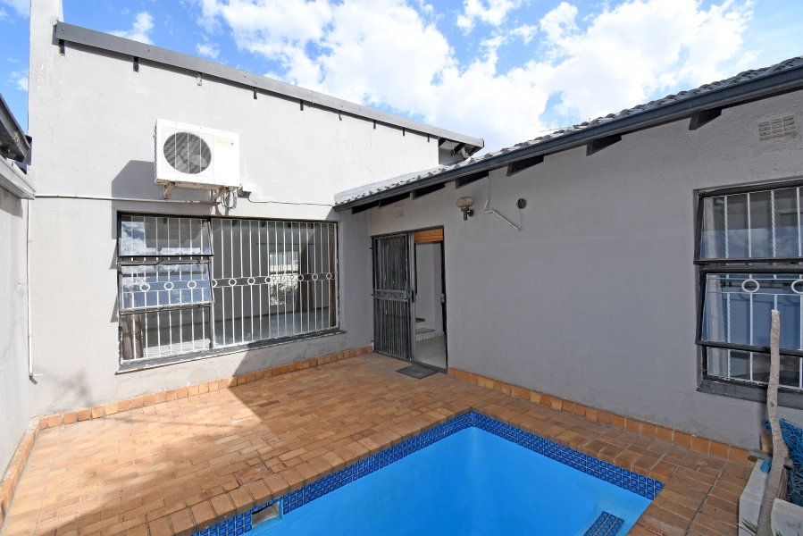 3 Bedroom Property for Sale in Fontainebleau Gauteng