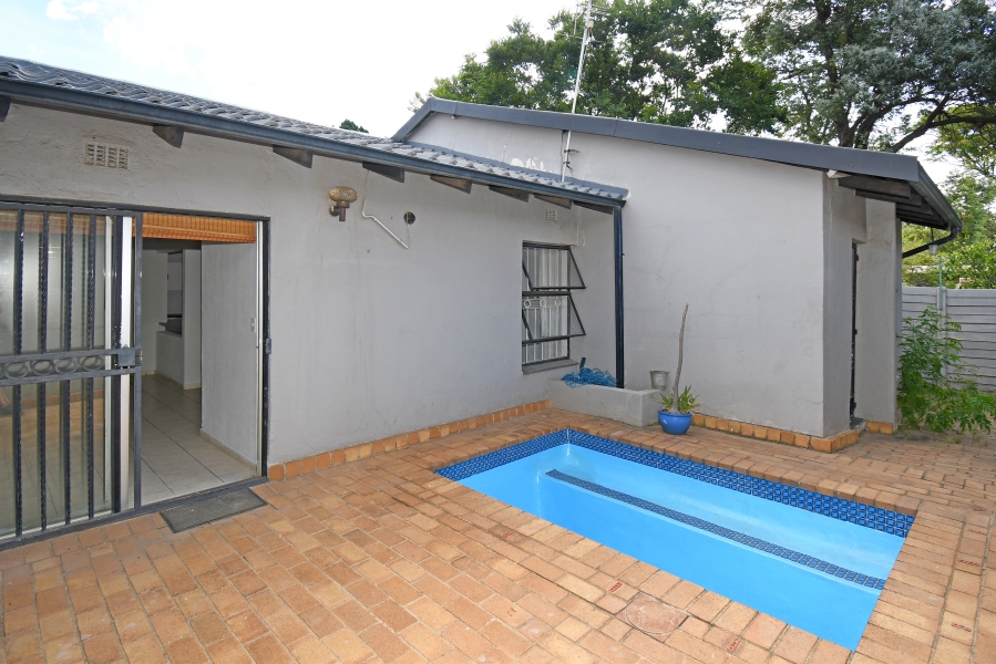 3 Bedroom Property for Sale in Fontainebleau Gauteng