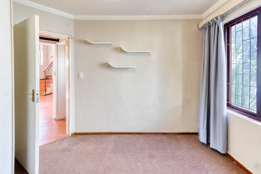 2 Bedroom Property for Sale in Lonehill Gauteng