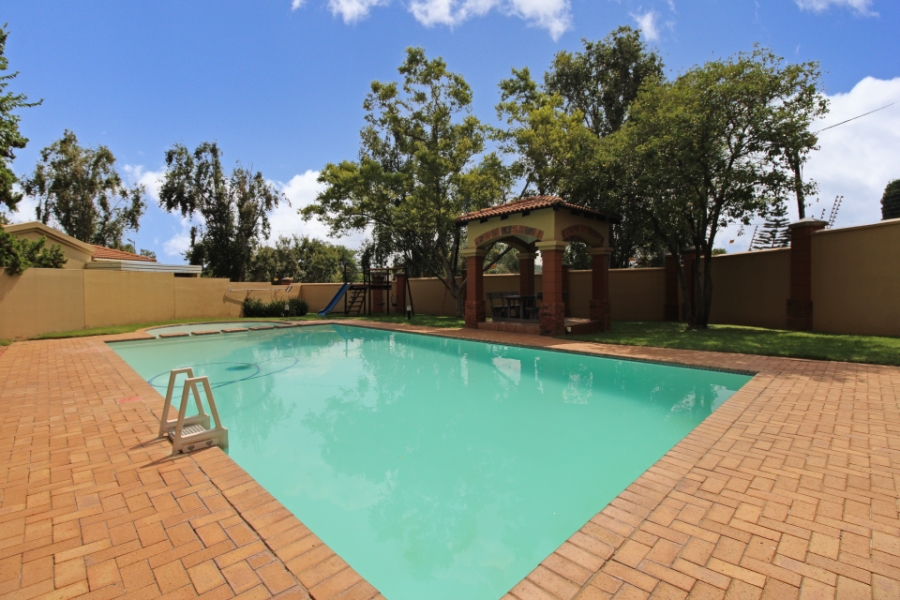 2 Bedroom Property for Sale in Douglasdale Gauteng