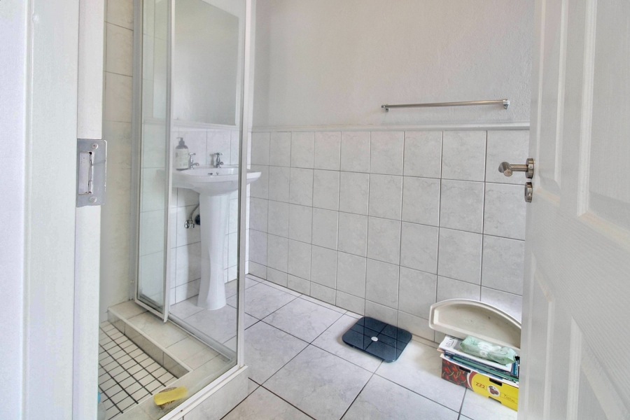 2 Bedroom Property for Sale in Magaliessig Gauteng