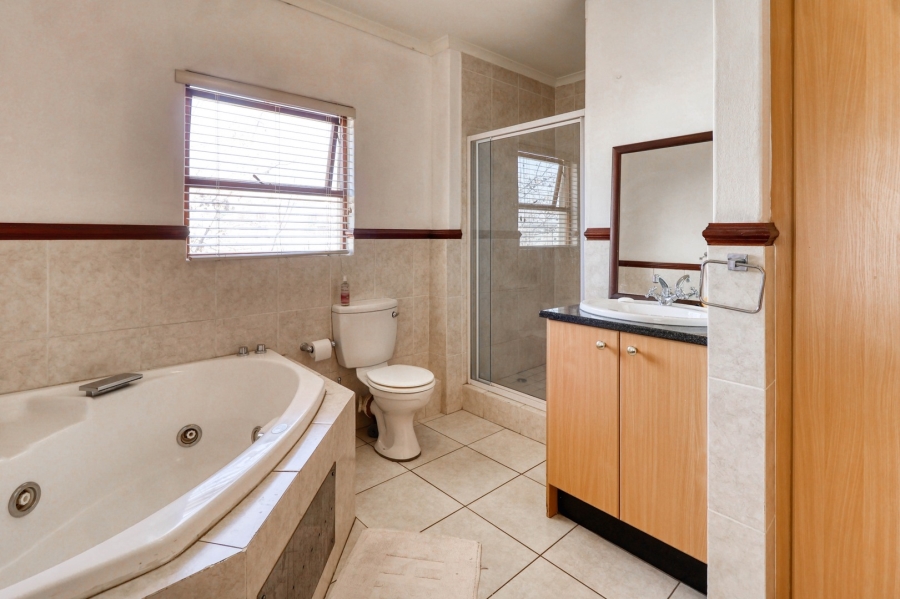 1 Bedroom Property for Sale in Fourways Gauteng