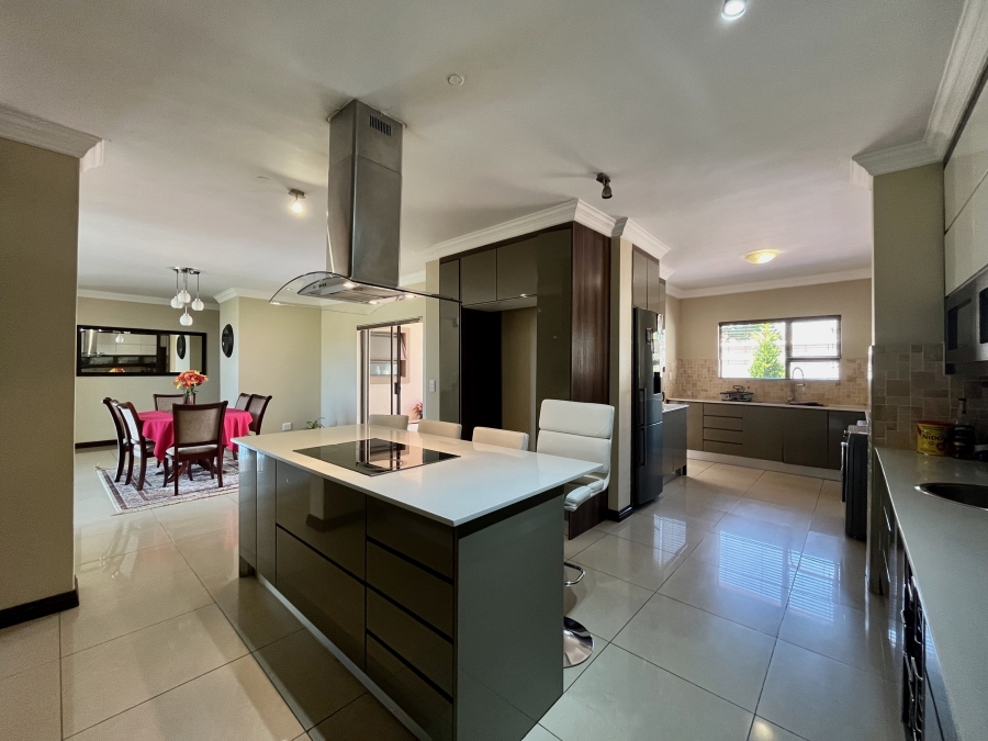 5 Bedroom Property for Sale in The Ridge Gauteng