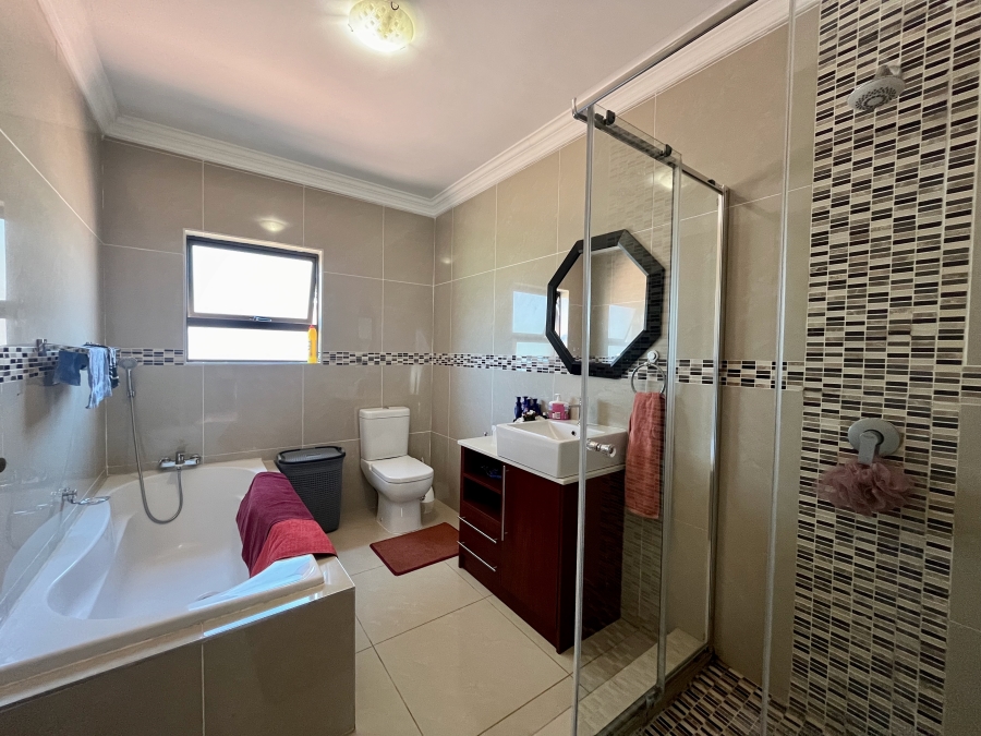 5 Bedroom Property for Sale in The Ridge Gauteng