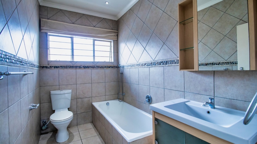 3 Bedroom Property for Sale in Morningside Manor Gauteng