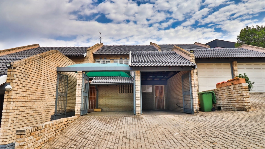 3 Bedroom Property for Sale in Morningside Manor Gauteng