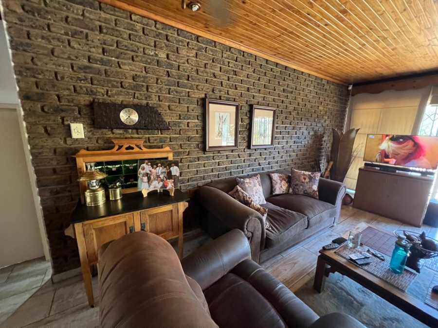 4 Bedroom Property for Sale in Three Rivers East Gauteng