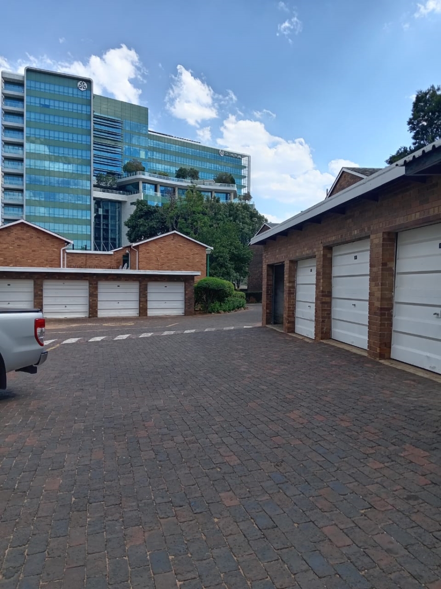 To Let 1 Bedroom Property for Rent in Sandown Gauteng