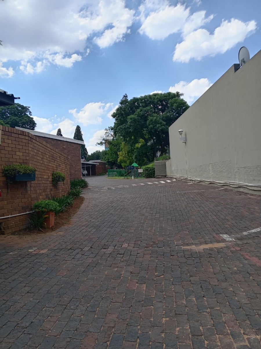 To Let 1 Bedroom Property for Rent in Sandown Gauteng