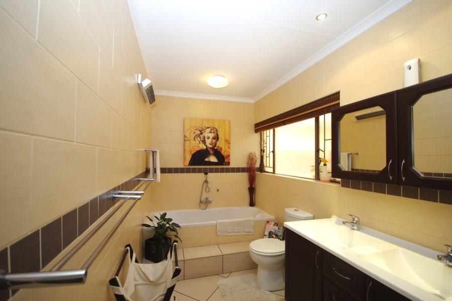 5 Bedroom Property for Sale in Sunward Park Gauteng