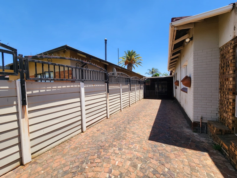 4 Bedroom Property for Sale in Geduld Ext 1 Gauteng