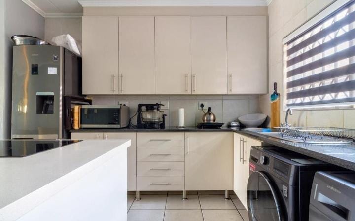 To Let 2 Bedroom Property for Rent in Sunninghill Gauteng