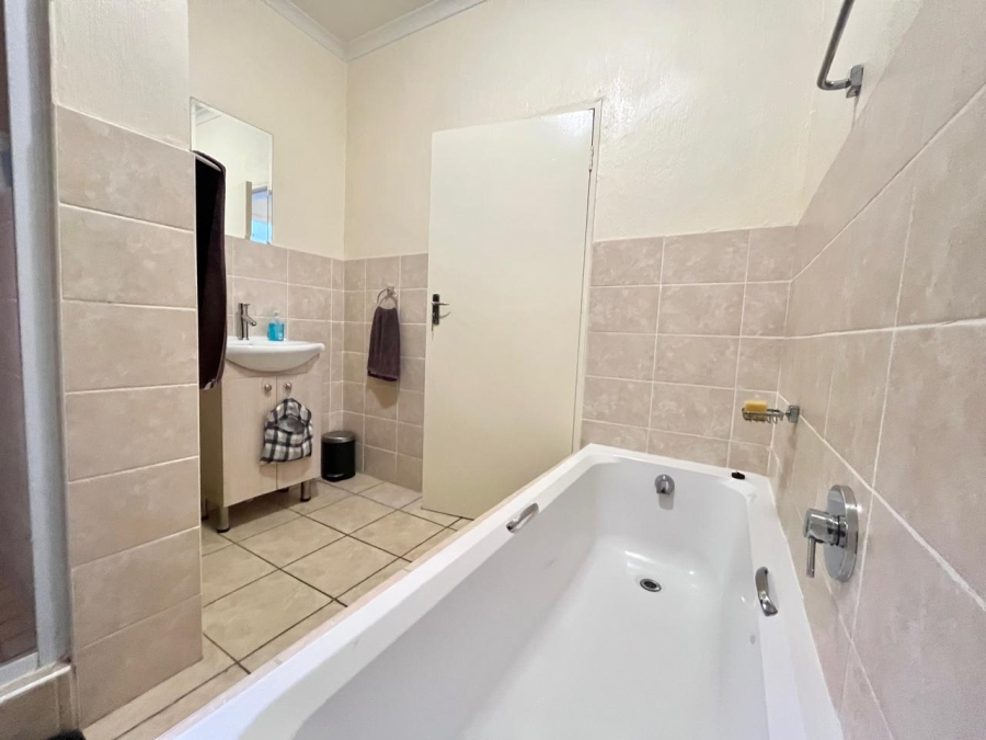 2 Bedroom Property for Sale in North Riding Gauteng