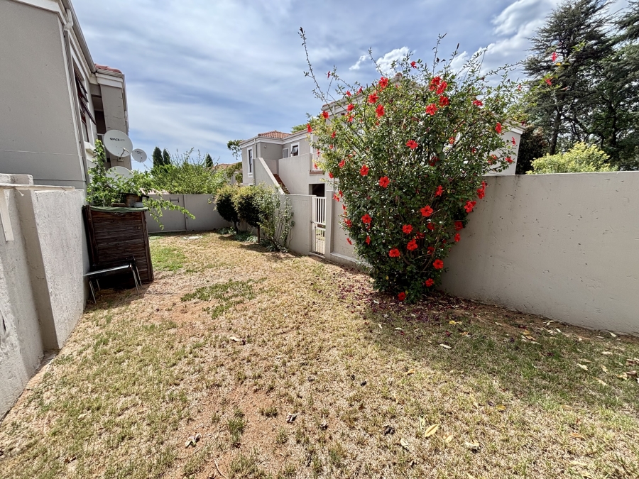 To Let 2 Bedroom Property for Rent in Bryanston Gauteng