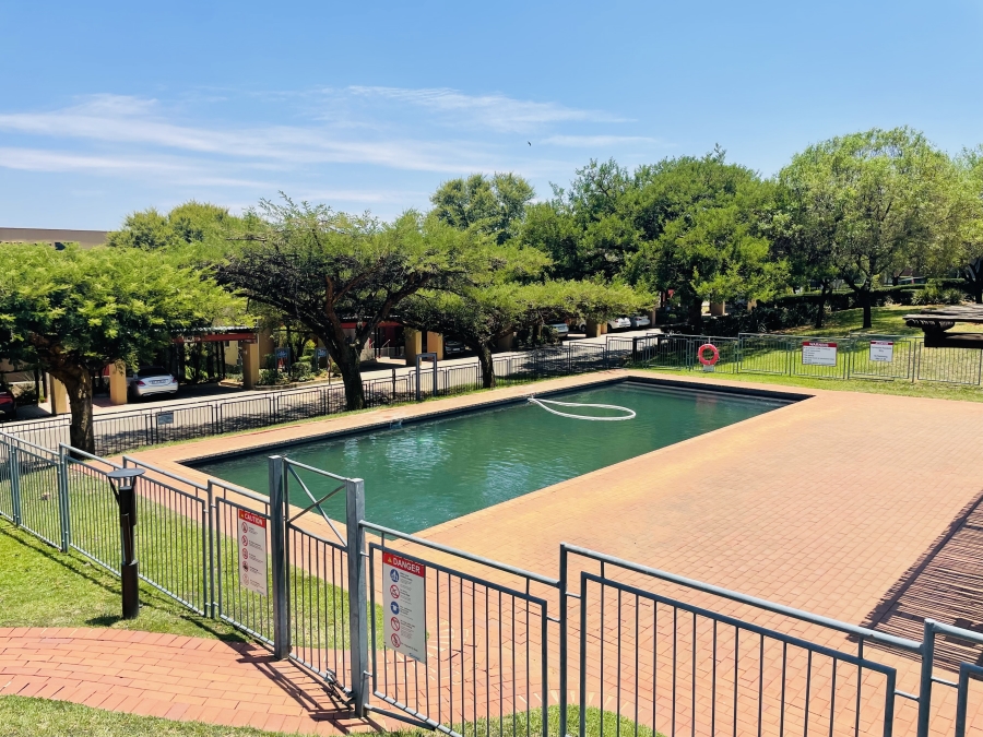 To Let 2 Bedroom Property for Rent in Jackal Creek Golf Estate Gauteng