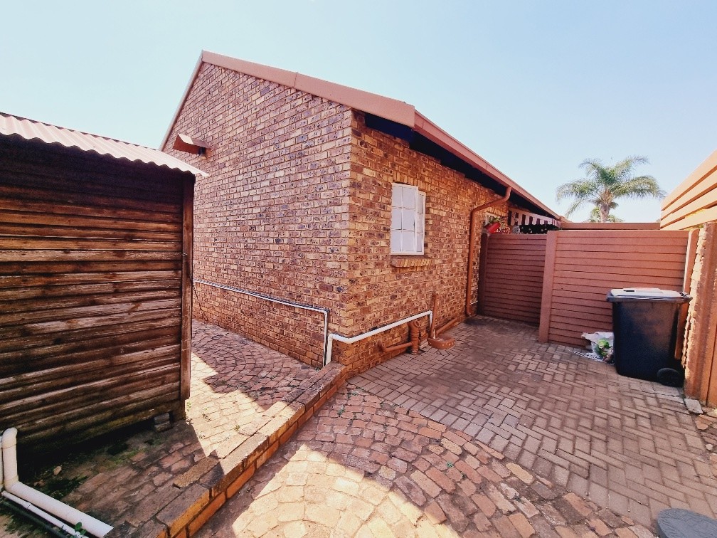 2 Bedroom Property for Sale in Annlin Gauteng