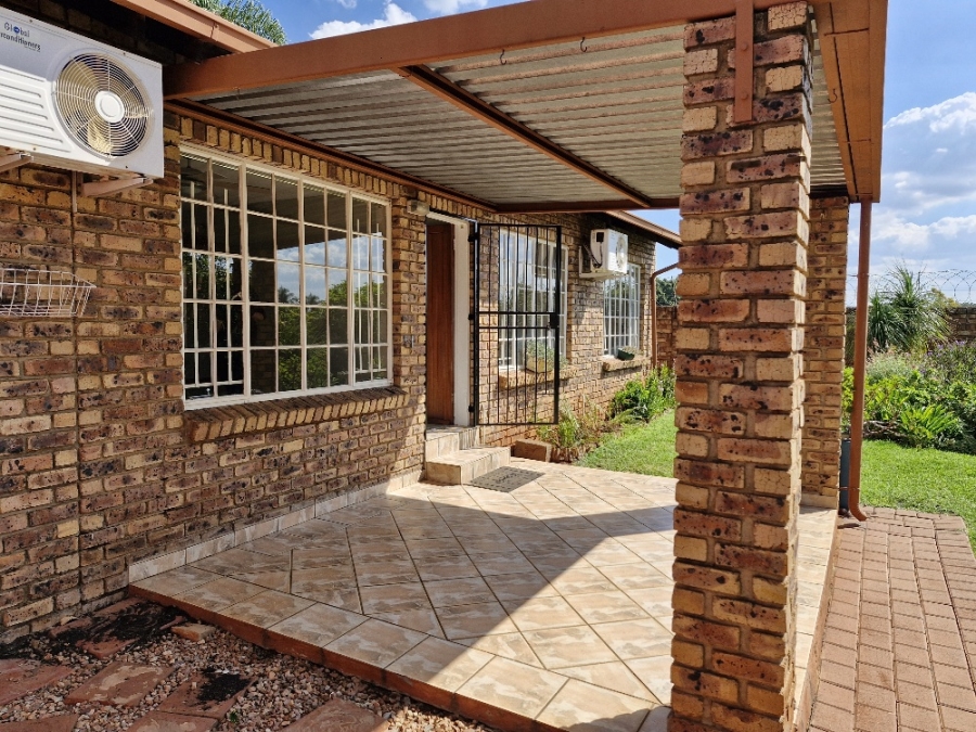 2 Bedroom Property for Sale in Annlin Gauteng