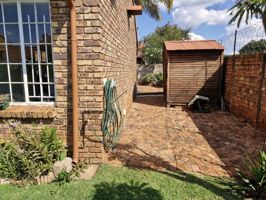 2 Bedroom Property for Sale in Annlin Gauteng